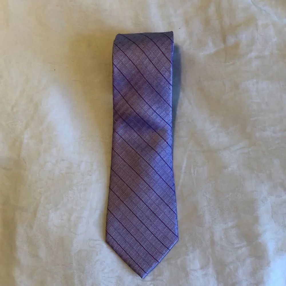 Calvin Klein silk Blend tie. Gently Used